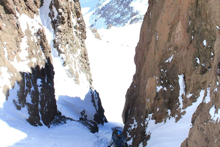 Piuquencillo 4047m Summit: Mountaineering ( 2 days)