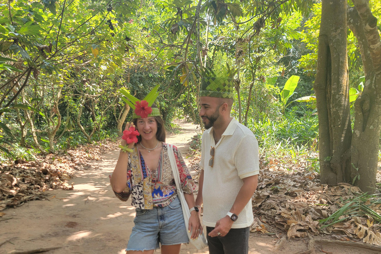 Sabores e historia de Zanzíbar: tour por la granja de especias y la Ciudad de PiedraVen al punto de encuentro en el antiguo fuerte de Stonetown