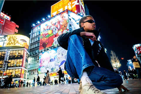 Tokyo: Shinjuku Neon Night Photo Tour