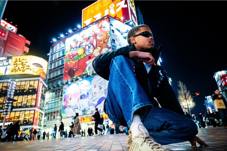 Tokyo: Shinjuku Neon Night Photo Tour
