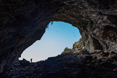 D'Elounda: visite privée de la grotte de Zeus et du palais de KnossosVoyage privé en limousine pour 3 personnes