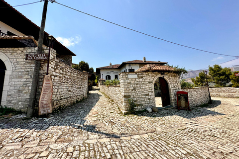 地拉那：贝拉特联合国教科文组织古城之旅及奥努弗里博物馆入场地拉那：贝拉特联合国教科文组织古城游览及奥努弗里博物馆入场