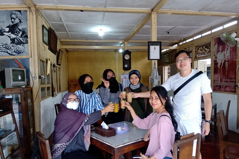 Yogyakarta: Pakualaman Royal Palace Walking Tour with Jamu