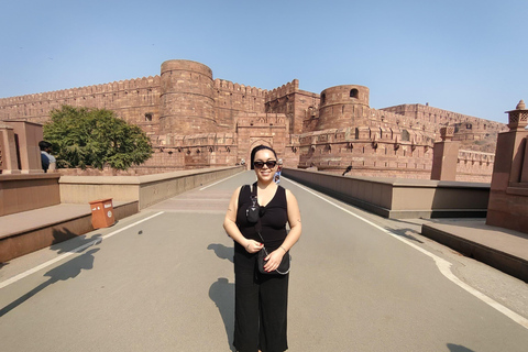 From Delhi: Taj Mahal Day Tour with 5 Star Hotel Lunch From Delhi: Tour with Driver, Guide, Entry Tickets & 5* Meal