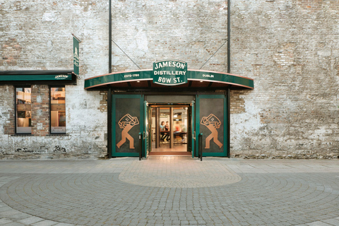 Dublin: Jameson Distillery Whiskey Cocktail-Making Class