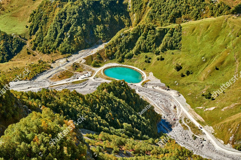 Kazbegi Tour mit fantastischer Aussicht auf das KaukasusgebirgeKazbegi: Highlights-Tour mit fantastischen Sehenswürdigkeiten