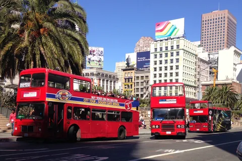 San Francisco: Rundtur med hop-on hop-off-buss Deluxe med 20 stopp