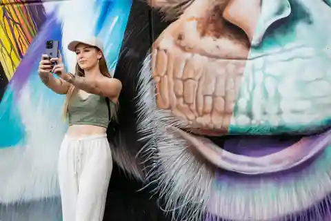Comuna 13: Graffiti Tour com degustação, show ao vivo e galeria