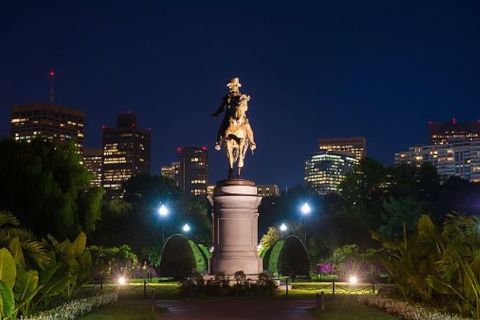 Boston: Small Group Night Tour with Sunset Boat Cruise