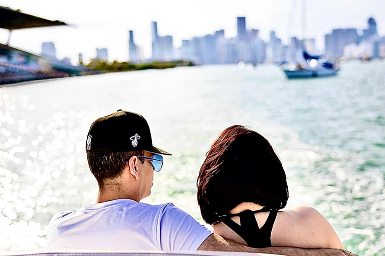 Miami: Fun and Affordable (Restroom,AC,Kitchen) 4hr “Miami Life”