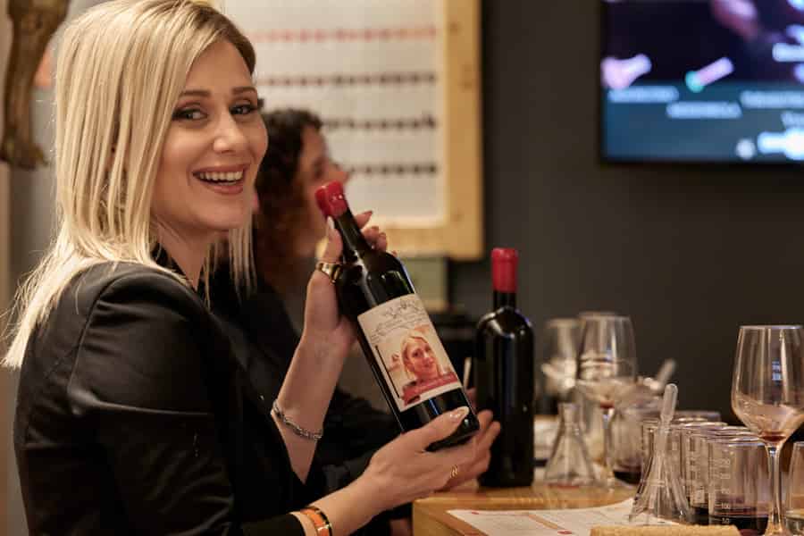 Athen: Kreiert euren eigenen Wein-Workshop unter der Akropolis. Foto: GetYourGuide Athen: Kreiert euren eigenen Wein-Workshop unter der Akropolis. Foto: GetYourGuide