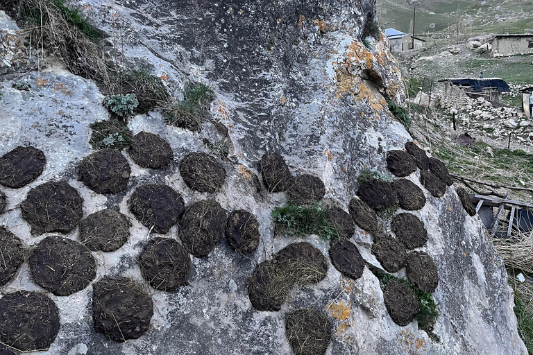 3 day trekking between mountain villages Khinaliq - Qriz Baku: 3 day trekking aroud mountain villages Guba - Khinalig