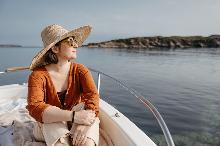 Menorca: Private Boat Trip with a Local Skipper Menorca: Private boat trip with a local skipper (6 H)