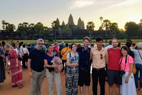 Siem Reap: Small Group Tour 1 day at Angkor with sunrise Small Group Tour in Spanish