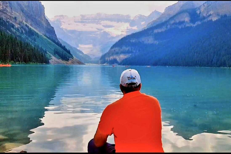 Banff: Lake Louise and Moraine Lake Tour with Pickup & Drop