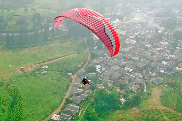 Tour di Giacarta : Parapendio in cima alla montagna e piantagione di tè