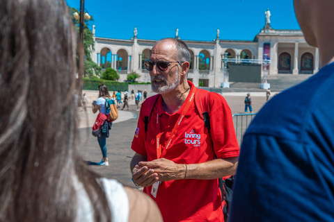 Lisbon: Small-Group Tour to Fátima, Batalha, Nazaré &amp; ÓbidosFatima, Batalha, Nazare, and Obidos Day Trip in English