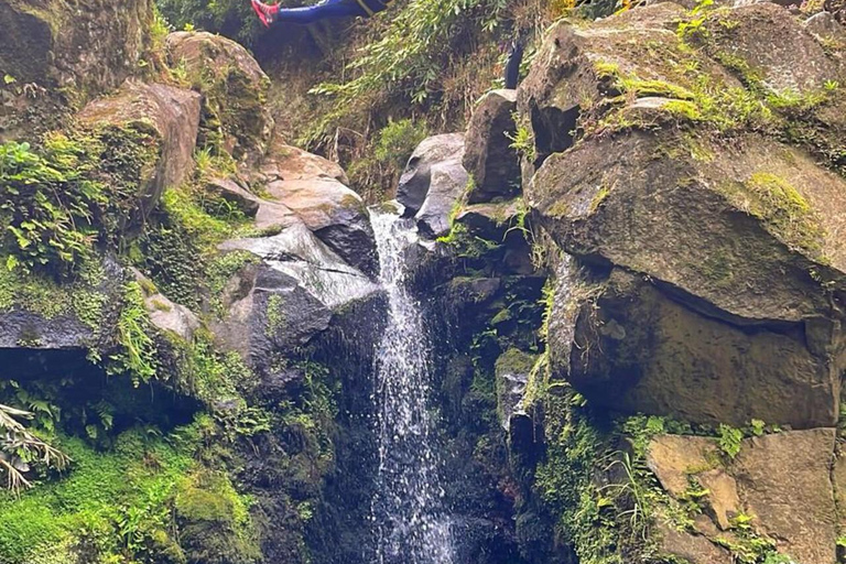 São Miguel: esperienza di canyoning nella Ribeira dos CaldeirõesSão Miguel: Esperienza di canyoning nella Ribeira dos Caldeirões