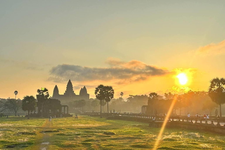 Siem Reap: Small Group Tour 1 day at Angkor with sunrise Small Group Tour in Spanish