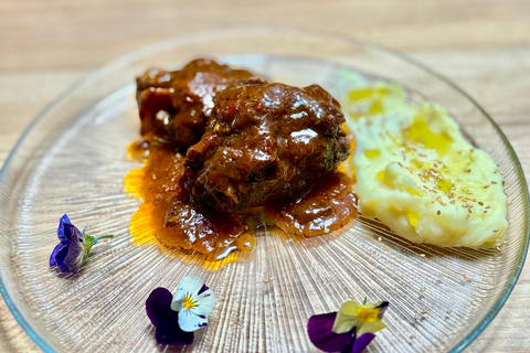Wines and Tapas with History in Cordoba Wines and Tapas with History in Córdoba