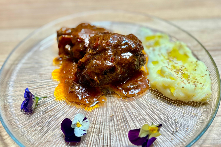 Wines and Tapas with History in Cordoba Wines and Tapas with History in Córdoba