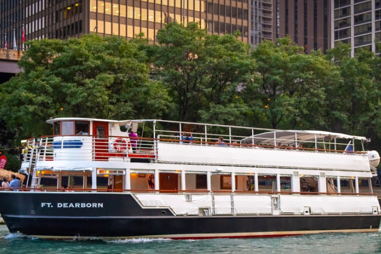 Chicago River: 1.5-Hour Guided Architecture Riverboat TourLarge Boat: 1.5-Hour Guided Architecture Tour