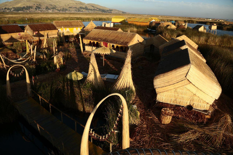 Puno: Uros Island + Floating Hotel 2 Days + Dinner