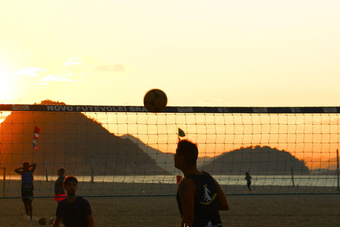 Copacabana: Naucz się futevôlei w miejscu, gdzie powstał ten sport!Copacabana: Naucz się footvolleya dokładnie w miejscu, w którym powstał ten sport!