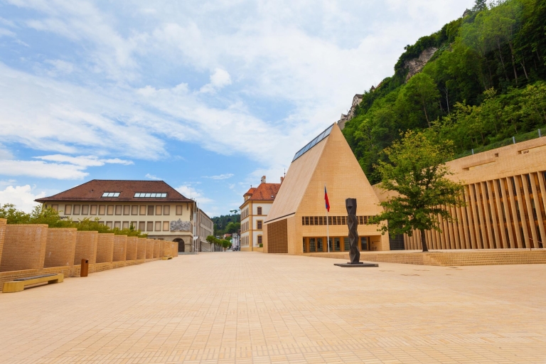 Bezaubernder Rundgang durch Vaduz: Geschichte, Architektur & Ausblicke