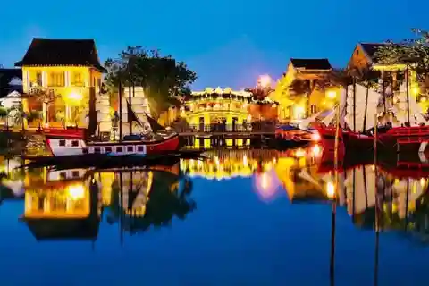 Visita a la ciudad de Hoi An-Paseo en barco-Suelta la linterna de flores en el río