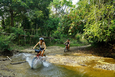 Luang Prabang: E-Mountainbike Tour with Waterfall & Lunch