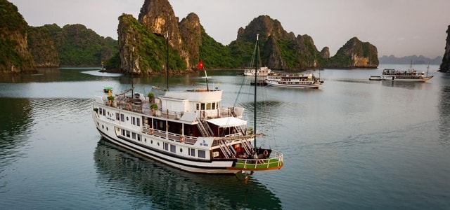 2-Day Peaceful in Bai Tu Long Bay with Luxury Cruise