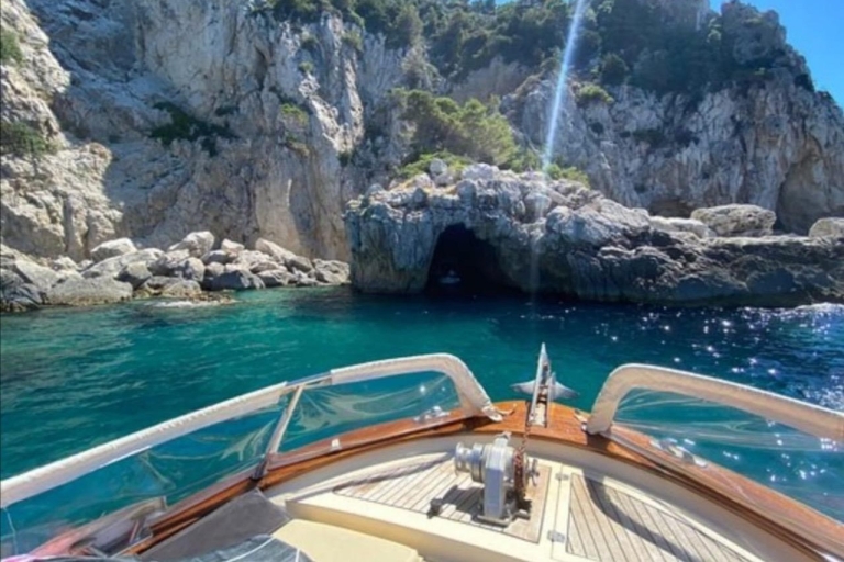 Desde Sorrento: Excursión semiprivada en barco por Amalfi