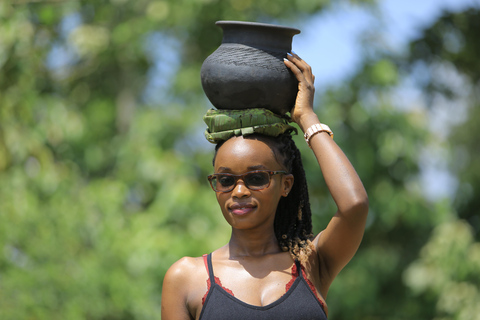 Kampala: Farm and Community Tour with traditional Lunch