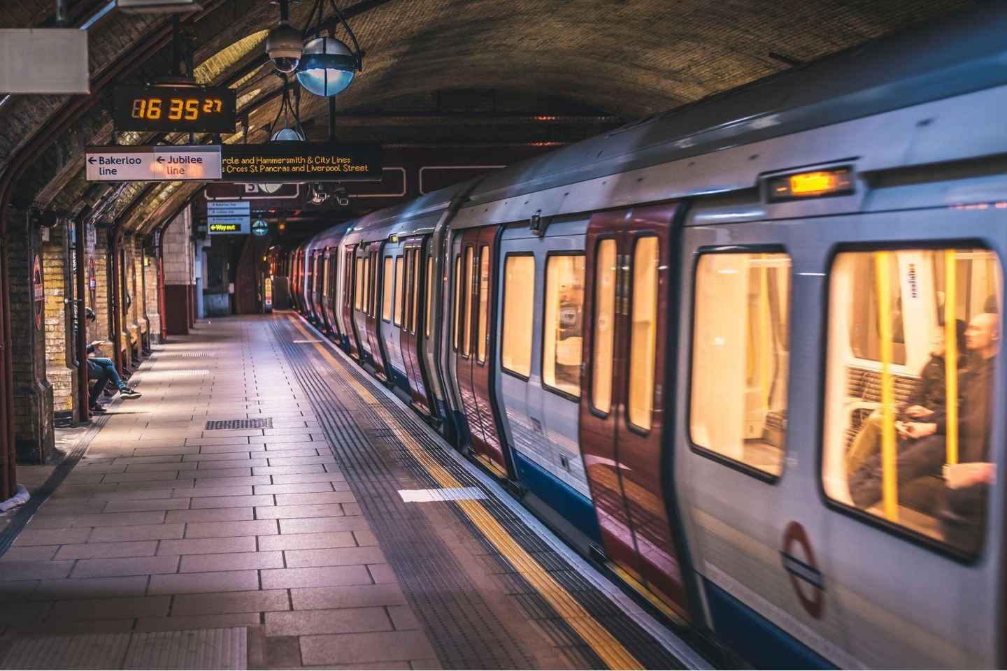 Londres : Secrets du Métro à Pied