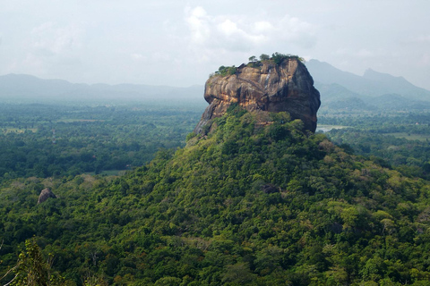 Sigiriya: Pidurangala Rock Sunrise Hike with Breakfast