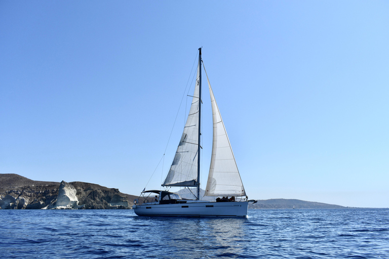 7-Day Crewed Charter "The Cosmopolitan" Beneteau Oceanis 45