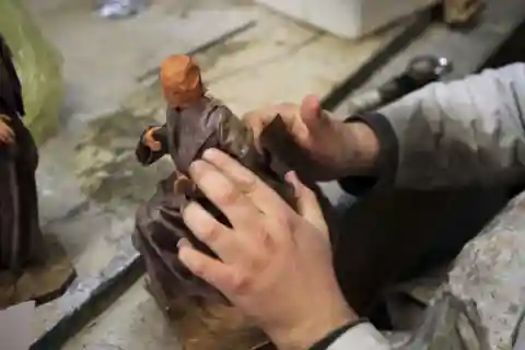 PAPIER- MACHÉ WORKSHOP