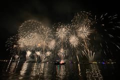 Cannes: Nachtausflug mit Sonnenuntergang und Feuerwerk