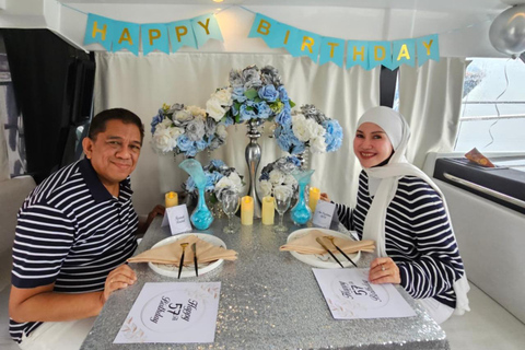 Yakarta: yate privado de lujo para fiestas y celebraciones al atardecer.Yate privado de 2 horas al atardecer (4:30 p. m.-6:30 p. m.)