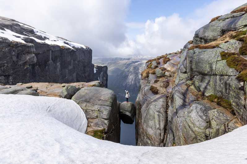 From Stavanger: Off-Season Guided Hike to Kjerag