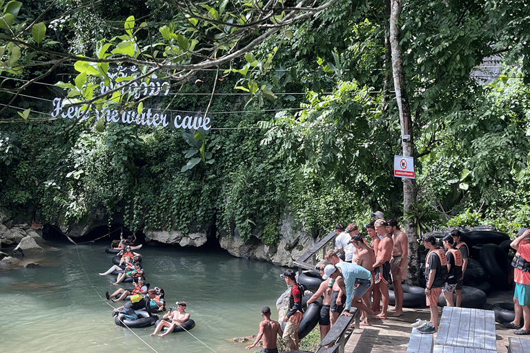 Vang Vieng: Cave Tubing, Zipline ed esperienza nella Grotta degli ElefantiVang Vieng: Cave Tubing, Zipline e Elephant Cave Experience