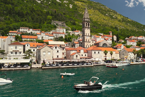 Kotor : Notre-Dame des Rochers et tour en bateau de la vieille ville de Perast