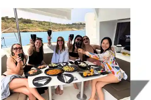 Heraklion: Passeio de catamarã, almoço, bar aberto e mergulho com snorkel