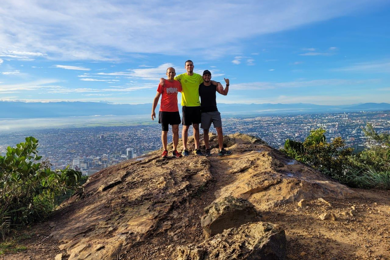 Cali : Ascension guidée de la colline des 3 croixAscension guidée de la colline des 3 croix