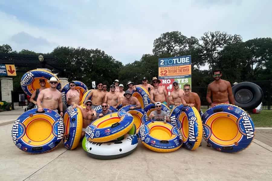 New Braunfels: Tubing auf dem Comal River mit Shuttle. Foto: GetYourGuide