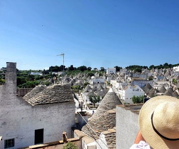 Brindisi: Alberobello, Locorotondo & Ostuni Tour with Brunch
