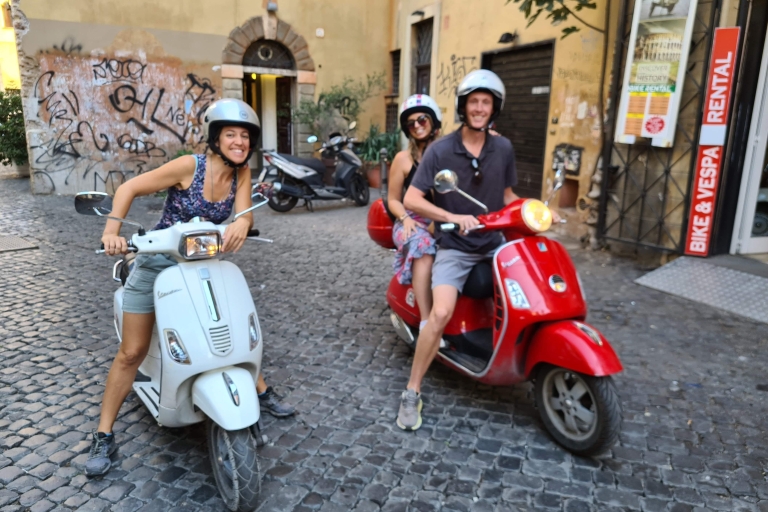 Rome : demi-journée en Vespa avec chauffeur