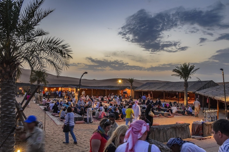 Dubái: safari dunas rojas, camello, sandboarding y barbacoaTour compartido con barbacoa en campamento beduino (7 horas)