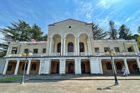 Tour di un giorno da Tbilisi a Kutaisi e Tskaltubo